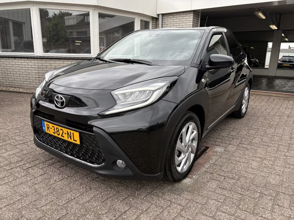Toyota Aygo X 1.0 VVT-i MT first
