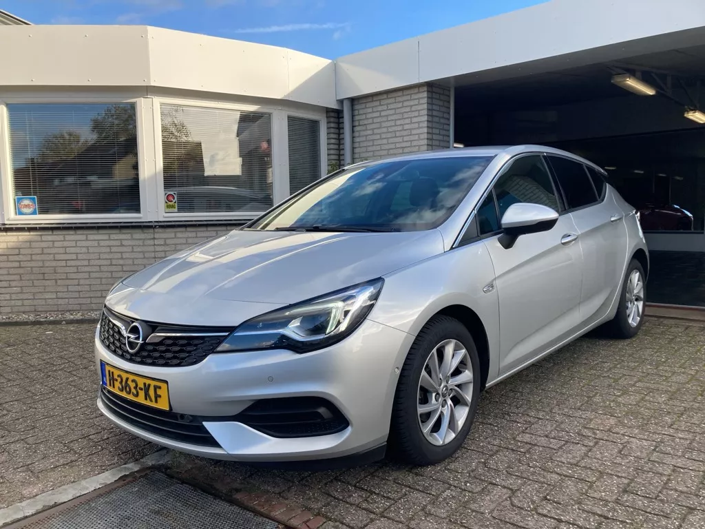 Opel Astra Elegance 110pk Navi / camera / clima airco Opel Astra Elegance 110pk Navi / camera / clima airco